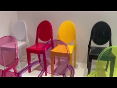 Quán ma màu hồng thiết kế đáng yêu với cánh tay Quán ma Chiavari